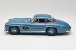 Mercedes 300 SL W198 ライトブルー Minichamps 1:18 180039007 メタル - 画像 4/8