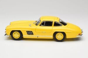 Mercedes 300 SL W198 ライトイエロー Minichamps 1:18 180039009 メタル - 画像 4/8