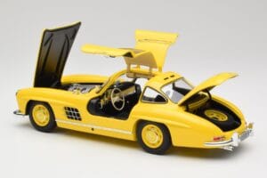 Mercedes 300 SL W198 ライトイエロー Minichamps 1:18 180039009 メタル - 画像 5/8