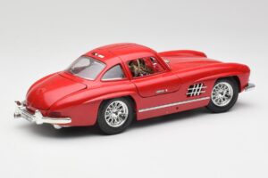 Mercedes 300 SL W198 Red Metallic Bburago 1:18 3013-M1 メタル - 画像 3/8