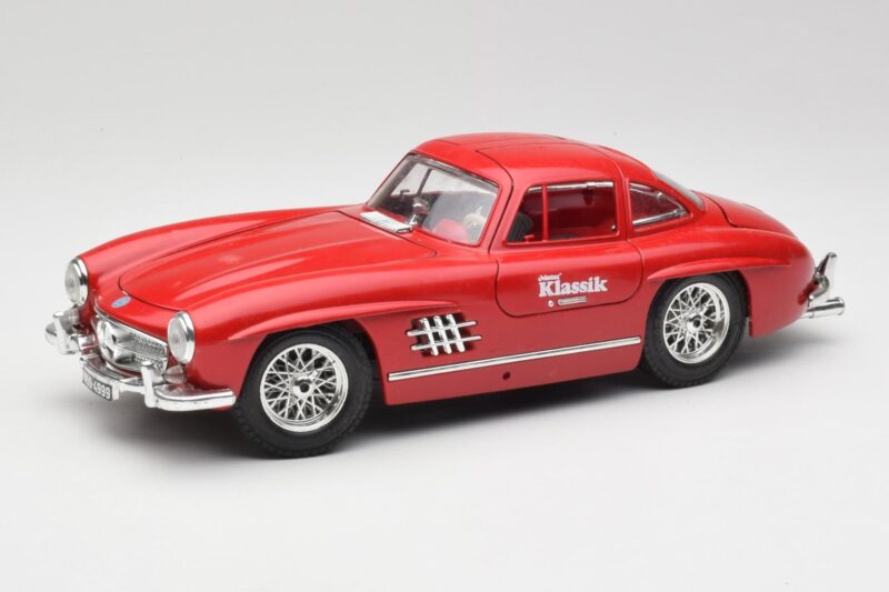 Mercedes 300 SL W198 Red Metallic Bburago 1:18 3013-M1 メタル