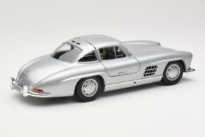 Mercedes 300 SL W198 Gullwing シルバー Minichamps 1:18 110037210 メタル - 画像 3/8