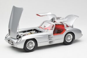 Mercedes 300 SLR Uhlenhaut Coupe シルバー Maisto 1:18 536898 メタル - 画像 2/8