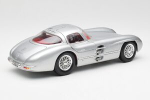 Mercedes 300 SLR Uhlenhaut Coupe シルバー Maisto 1:18 536898 メタル - 画像 3/8