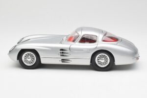 Mercedes 300 SLR Uhlenhaut Coupe シルバー Maisto 1:18 536898 メタル - 画像 4/8