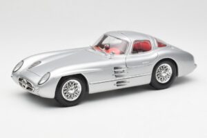 Mercedes 300 SLR Uhlenhaut Coupe シルバー Maisto 1:18 536898 メタル