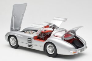Mercedes 300 SLR Uhlenhaut Coupe シルバー Maisto 1:18 536898 メタル - 画像 5/8