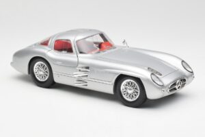 Mercedes 300 SLR Uhlenhaut Coupe シルバー Maisto 1:18 536898 メタル - 画像 6/8