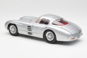 Mercedes 300 SLR Uhlenhaut Coupe シルバー Maisto 1:18 536898 メタル - 画像 7/8
