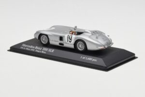 Mercedes 300 SLR #19 P. Levegh / J. Fitch 24 Hours of Le Mans 1955 Minichamps 1:43 432553000 メタル - 画像 3/4