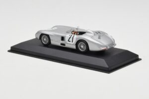 Mercedes 300 SLR #21 K. Kling / A. Simon 24 Hours of Le Mans 1955 Minichamps 1:43 432553021 メタル - 画像 3/4