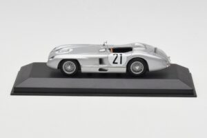 Mercedes 300 SLR #21 K. Kling / A. Simon 24 Hours of Le Mans 1955 Minichamps 1:43 432553021 メタル