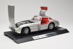Mercedes 300 SLR シルバー Revell 1:12 08851 メタル - 画像 2/8