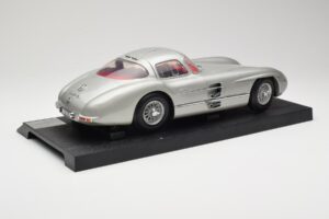 Mercedes 300 SLR シルバー Revell 1:12 08851 メタル - 画像 3/8