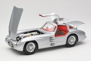 Mercedes 300 SLR Uhlenhaut Coupe シルバー Maisto 1:18 36898 メタル - 画像 2/8
