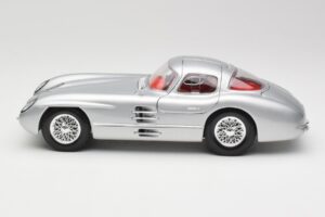 Mercedes 300 SLR Uhlenhaut Coupe シルバー Maisto 1:18 36898 メタル - 画像 4/8