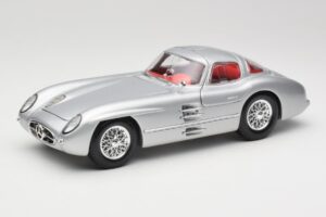 Mercedes 300 SLR Uhlenhaut Coupe シルバー Maisto 1:18 36898 メタル