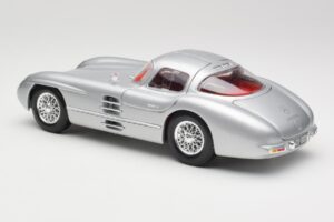 Mercedes 300 SLR Uhlenhaut Coupe シルバー Maisto 1:18 36898 メタル - 画像 7/8