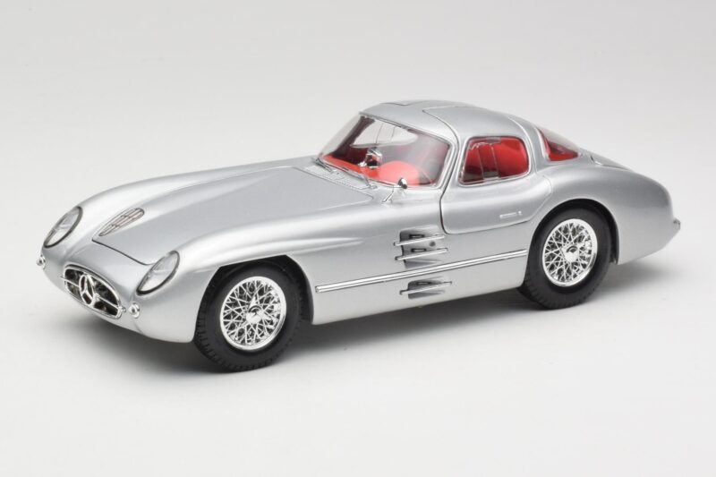 Mercedes 300 SLR Uhlenhaut Coupe シルバー Maisto 1:18 36898 メタル