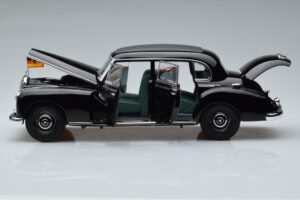 Mercedes 300 W186 Konrad Adenauer Norev 1:18 183707 メタル - 画像 4/9