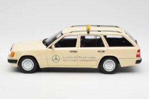 Mercedes 300D S124 T-Model ライトアイボリー タクシー ディーラー エディション Norev 1:18 B66040702 メタル - 画像 4/8
