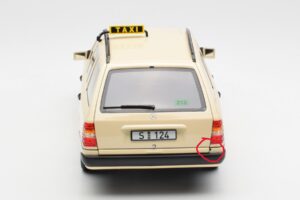Mercedes 300D S124 T-Model ライトアイボリー タクシー ディーラー エディション Norev 1:18 B66040702 メタル - 画像 8/8