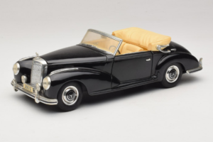 Mercedes 300S ブラック Maisto 1:18 52116-P1 メタル