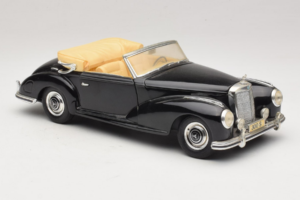 Mercedes 300S ブラック Maisto 1:18 52116-P1 メタル - 画像 6/8