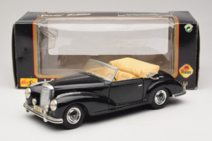 Mercedes 300S ブラック Maisto 1:18 52116-P1 メタル - 画像 8/8