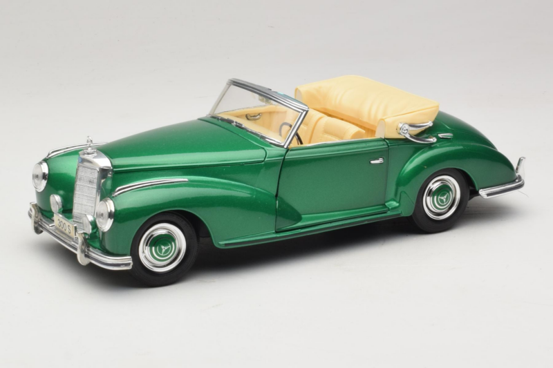 Mercedes 300S Cabriolet Green Metallic Maisto 1:18 52116 メタル