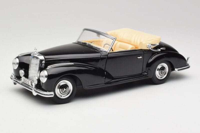Mercedes 300SC W188 オブシディアンブラック Maisto 1:18 806B メタル