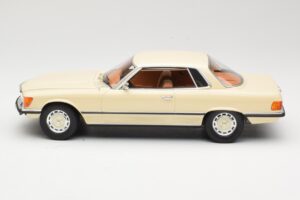 Mercedes 350 SLC C107 ホワイト Cult Models 1:18 CML049-1 メタル - 画像 3/6