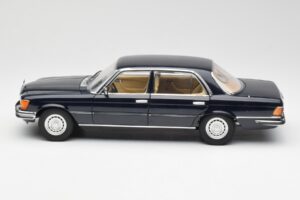 Mercedes 450 SEL 6.9 W116 ダークブルー Revell 1:18 8956 メタル - 画像 4/8