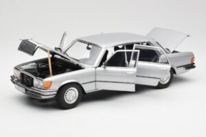 Mercedes 450 SEL 6.9 W116 シルバー Revell 1:18 8955 メタル - 画像 2/8