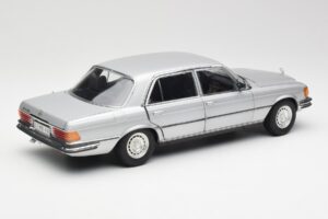 Mercedes 450 SEL 6.9 W116 シルバー Revell 1:18 8955 メタル - 画像 3/8