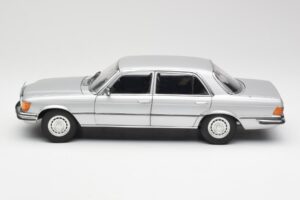 Mercedes 450 SEL 6.9 W116 シルバー Revell 1:18 8955 メタル - 画像 4/8