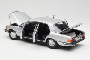 Mercedes 450 SEL 6.9 W116 シルバー Revell 1:18 8955 メタル - 画像 5/8