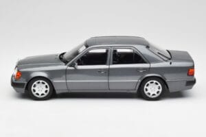 Mercedes 500 E W124 パールグレー Norev 1:18 183946 メタル - 画像 4/8