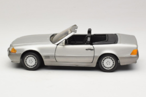 Mercedes SL 500 R129 シルバー Revell 1:18 8801-P1 メタル - 画像 4/8