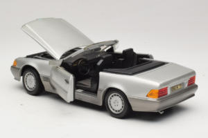 Mercedes SL 500 R129 シルバー Revell 1:18 8801-P1 メタル - 画像 5/8