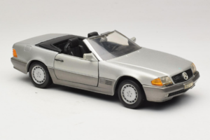 Mercedes SL 500 R129 シルバー Revell 1:18 8801-P1 メタル - 画像 6/8
