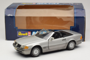 Mercedes SL 500 R129 シルバー Revell 1:18 8801-P1 メタル - 画像 8/8