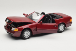 Mercedes 500 SL R129 ダークレッド Revell 1:18 8801 メタル - 画像 2/8