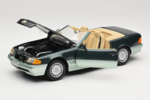 Mercedes 500 SL R129 シルバーグリーン Revell 1:18 8802 メタル - 画像 2/8