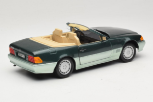 Mercedes 500 SL R129 シルバーグリーン Revell 1:18 8802 メタル - 画像 3/8