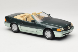 Mercedes 500 SL R129 シルバーグリーン Revell 1:18 8802 メタル - 画像 6/8