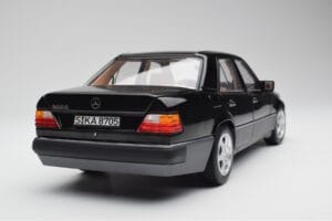 Mercedes 500E W124 ブラック リミテッドエディション Norev 1:18 183949 メタル - 画像 10/12