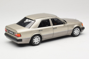 Mercedes 500E W124 Smoke Silver ディーラー限定版 Norev 1:18 B66040724 メタル - 画像 3/8