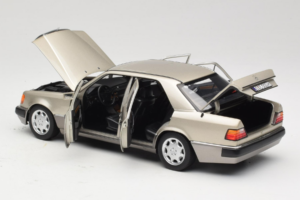 Mercedes 500E W124 Smoke Silver ディーラー限定版 Norev 1:18 B66040724 メタル - 画像 5/8