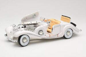 Mercedes 500K Special Roadster ホワイト Premiere Edition Maisto 1:18 536055 メタル - 画像 2/8